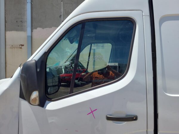 RENAULT MASTER X62 09/2011-2024 LEFT FRONT RUBBER SEAL - Image 6