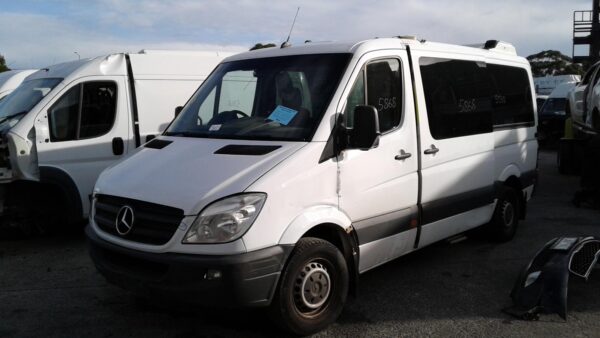 MERCEDES BENZ SPRINTER NCV3 10/2006-09/2013 LEFT BUMPER FOGLAMP - Image 3