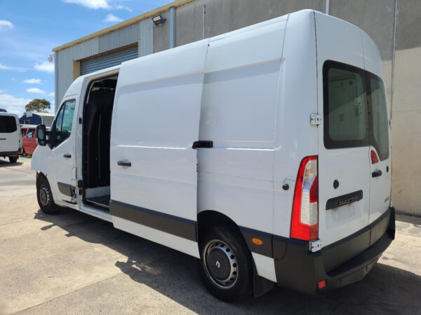 RENAULT MASTER X62 09/2011-2024 MUD FLAPS LEFT FRONT - Image 4
