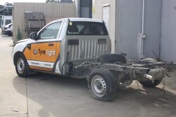 FORD RANGER PX SERIES 1-3 06/2011-04/2022 RADIATOR MANUAL T/M 2.2L DIESEL - Image 4