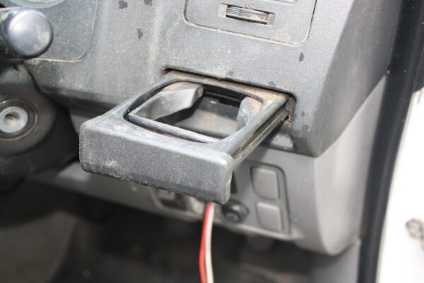 TOYOTA HILUX 03/2005-08/2015 RIGHT CUP HOLDER IN DASH - Image 9