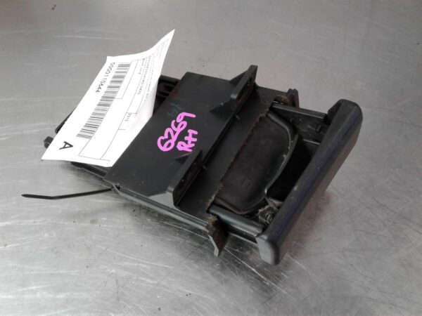 TOYOTA HILUX 03/2005-08/2015 RIGHT CUP HOLDER IN DASH - Image 2