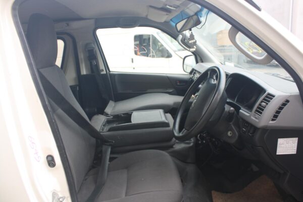 TOYOTA HIACE TRH/KDH 03/2005-04/2019 COURTESY LIGHT FRONT - Image 18