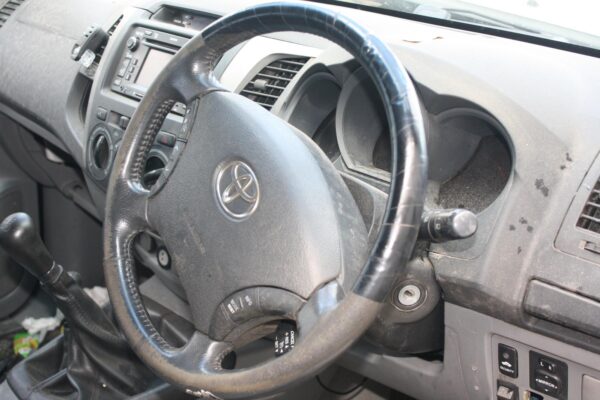 TOYOTA HILUX 03/2005-08/2015 RIGHT CUP HOLDER IN DASH - Image 10