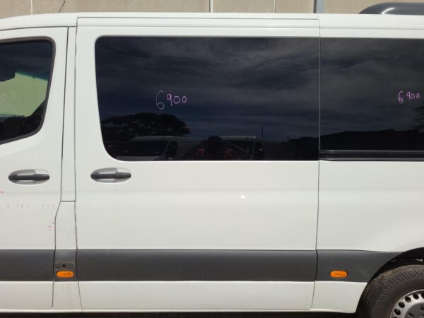 MERCEDES BENZ SPRINTER VS30 05/2018-2024 LEFT REAR SLIDING DOOR SHELL ONLY - Image 10