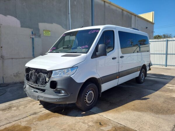 MERCEDES BENZ SPRINTER 05/2018-2024 LEFT PILLAR MOULD REPEATER AND PLUG ONLY - Image 3