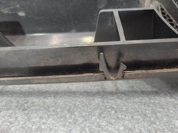 VOLKSWAGEN TRANSPORTER T5 09/2009-06/2015 RADIATOR GRILLE BLACK - Image 9