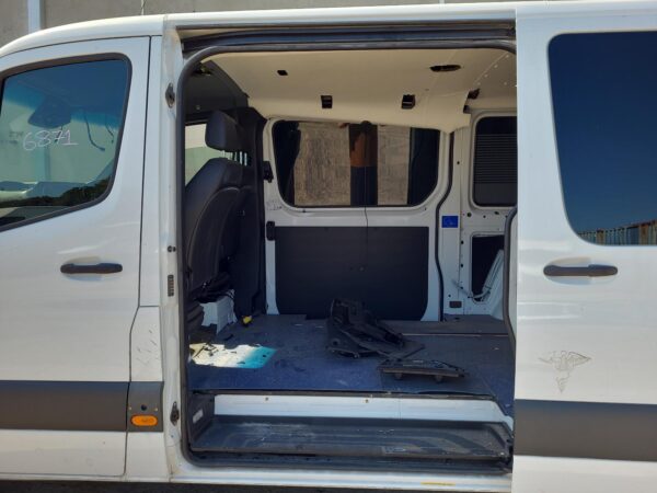 MERCEDES BENZ SPRINTER VS30 05/2018-2024 LOWER LEFT SLIDING DOOR ROLLER VAN - Image 18