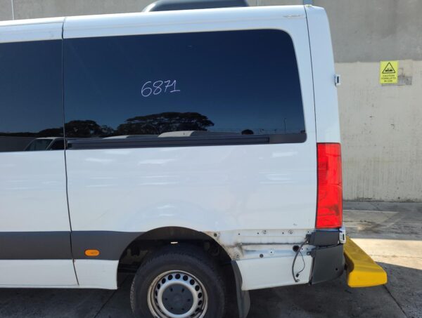 MERCEDES BENZ SPRINTER 05/2018-2024 LEFT PILLAR MOULD REPEATER AND PLUG ONLY - Image 9