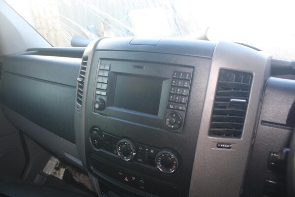 MERCEDES BENZ SPRINTER NCV3 10/2006-04/2018 STEREO HEAD UNIT ONLY SAT NAV TYPE - Image 11
