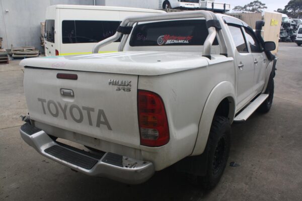 TOYOTA HILUX 02/2005-08/2015 WASHER BOTTLE - Image 4