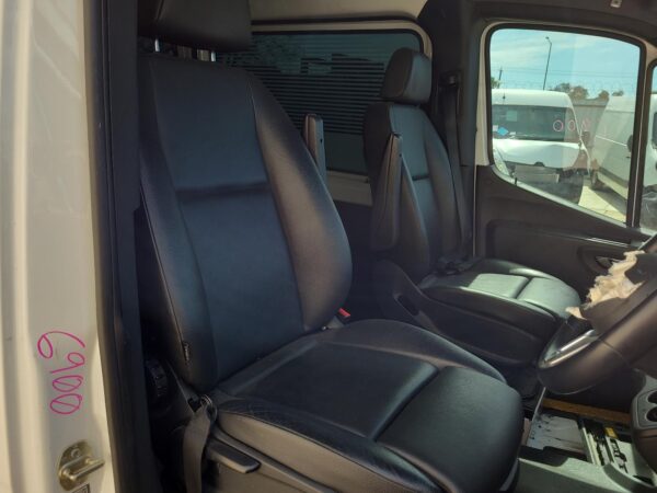 MERCEDES SPRINTER 2018-2024 BODY/DOOR MOULD VS30, VAN, RH PILLAR MOULD, 05/18- - Image 10