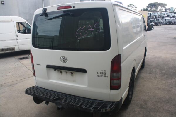 TOYOTA HIACE TRH/KDH 03/2005-04/2019 COURTESY LIGHT FRONT - Image 3