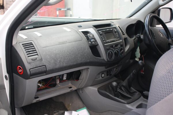 TOYOTA HILUX 03/2005-08/2015 RIGHT CUP HOLDER IN DASH - Image 12