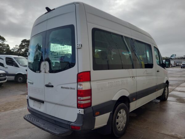 MERCEDES BENZ SPRINTER 10/2006-04/2018 LEFT BODY MOULD IN FRONT OF REAR WHEEL - Image 7