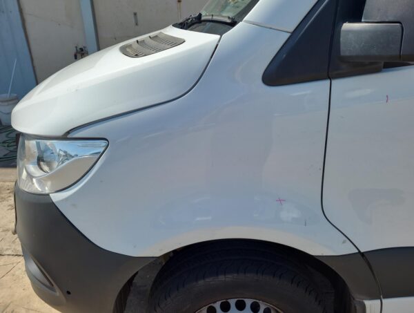 MERCEDES BENZ SPRINTER 05/2018-2024 LEFT PILLAR MOULD REPEATER AND PLUG ONLY - Image 8