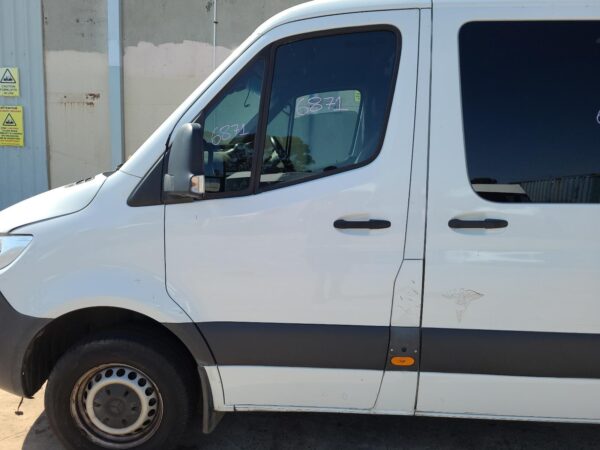 MERCEDES BENZ SPRINTER 05/2018-2024 LEFT PILLAR MOULD REPEATER AND PLUG ONLY - Image 12