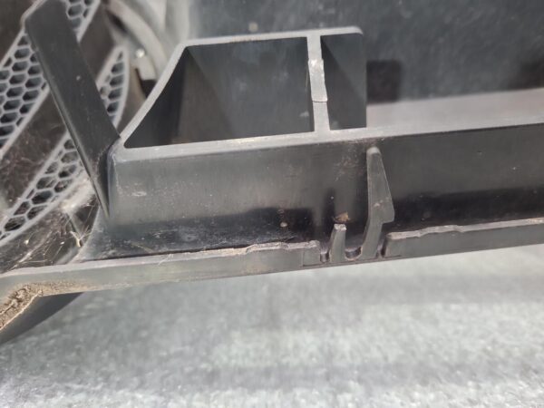 VOLKSWAGEN TRANSPORTER T5 09/2009-06/2015 RADIATOR GRILLE BLACK - Image 10