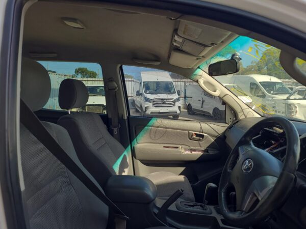 TOYOTA HILUX 2011-2015 CONSOLE AUTO T/M TYPE, 4WD, DARK GREY, 07/11-08/15 - Image 23