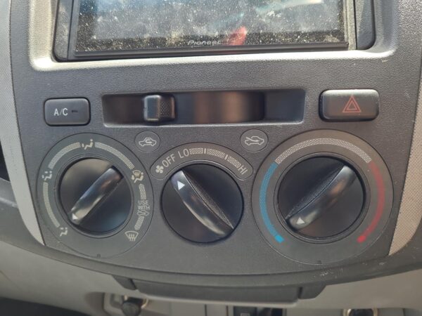 TOYOTA HILUX 2005-2011 TRIM PANEL KICK PANEL LH SIDE, LIGHT GREY, 02/05-06/11 - Image 10