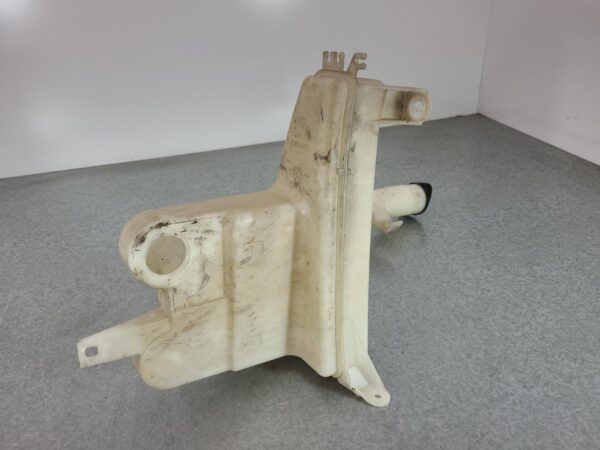 TOYOTA HILUX 2005-2015 WASHER BOTTLE 02/05-08/15 - Image 17