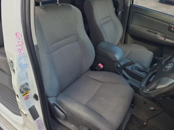 TOYOTA HILUX 2011-2015 CONSOLE AUTO T/M TYPE, 4WD, DARK GREY, 07/11-08/15 - Image 18