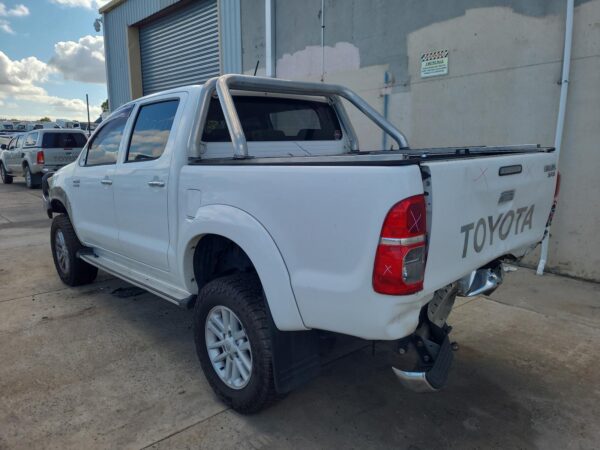 TOYOTA HILUX 2011-2015 COURTESY LIGHT FRONT, 07/11-08/15 - Image 4