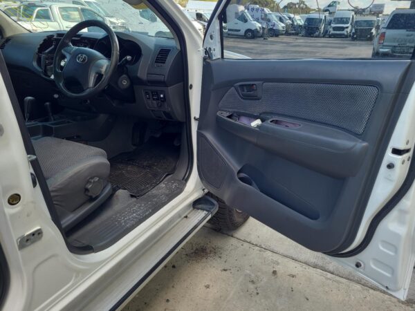 TOYOTA HILUX 2011-2015 COURTESY LIGHT CENTRE, 07/11-08/15 - Image 21