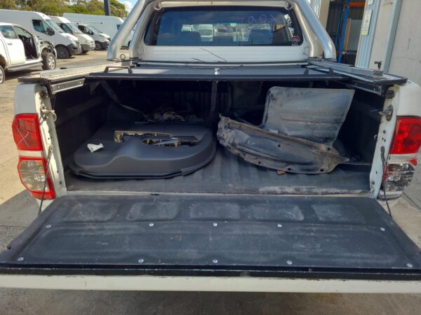 TOYOTA HILUX 2011-2015 CONSOLE AUTO T/M TYPE, 4WD, DARK GREY, 07/11-08/15 - Image 17