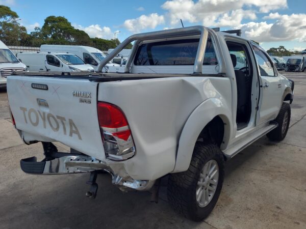 TOYOTA HILUX 2011-2015 COURTESY LIGHT CENTRE, 07/11-08/15 - Image 8