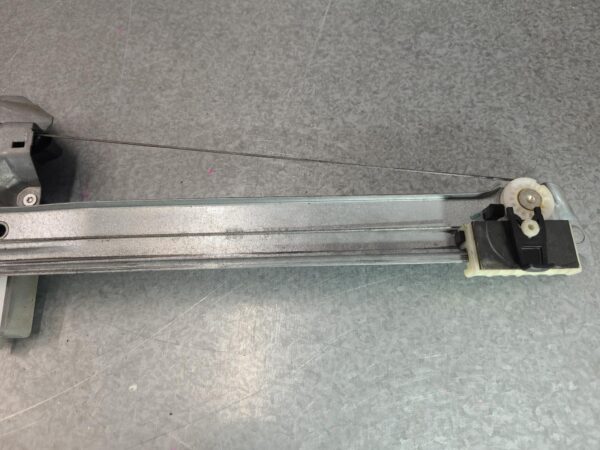 RENAULT TRAFIC 2015-2025 LEFT FRONT WINDOW REG/MOTOR X82, 01/15- - Image 4