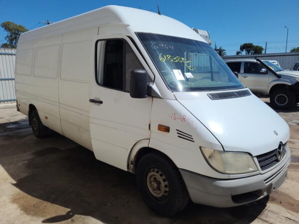 MERCEDES SPRINTER 1998-2006 RIGHT FRONT HUB ASSEMBLY SINGLE REAR WHEEL, ABS TYPE - Image 30