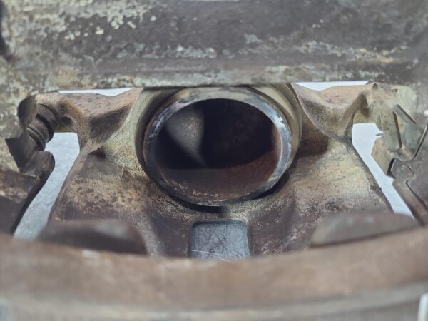 MITSUBISHI TRITON 2006-2015 CALIPER LH FRONT, ML-MN, 2WD/4WD, SINGLE PISTON TYPE - Image 2