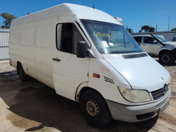 MERCEDES SPRINTER 1998-2006 LEFT FRONT HUB ASSEMBLY SINGLE REAR WHEEL, ABS TYPE, - Image 87