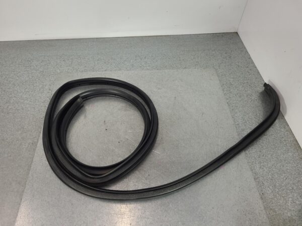 TOYOTA HILUX BODY SEAL RUBBER RIGHT REAR DOOR, 09/11-08/15 11 12 13 14 15 - Image 2