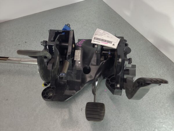 RENAULT TRAFIC 2015-2024 PEDAL ASSEMBLY BRAKE PEDAL, X82, 01/15- - Image 2