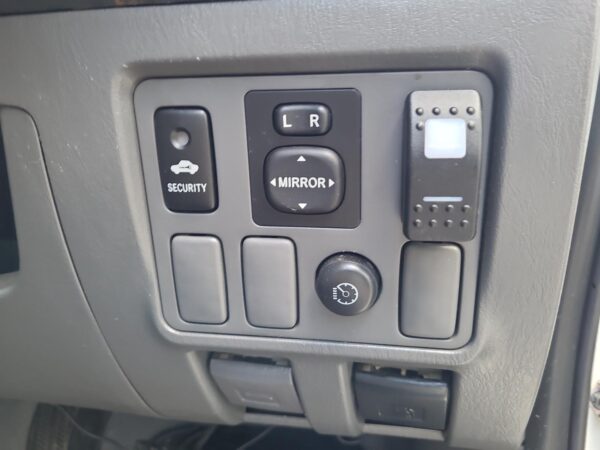 TOYOTA HILUX 2011-2015 - Image 8