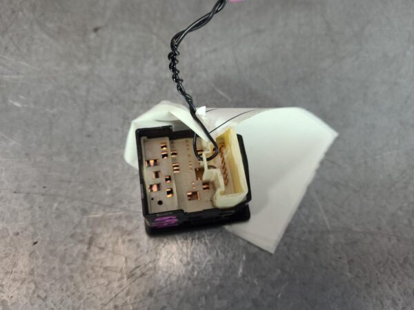 TOYOTA HILUX 2011-2015 - Image 2