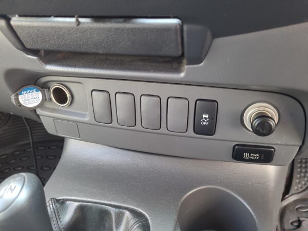 TOYOTA HILUX BODY SEAL RUBBER LEFT REAR DOOR, 09/11-08/15 11 12 13 14 15 - Image 9