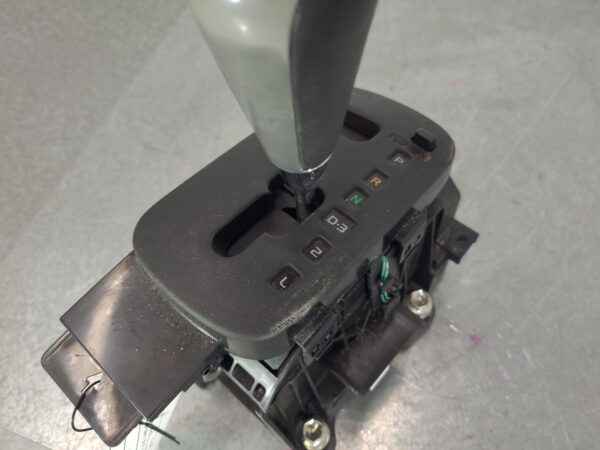 TOYOTA HILUX 2005-2013 GEAR STICK/SHIFTER GEAR SHIFTER, AUTO T/M, 4WD, DIESEL, 3 - Image 4