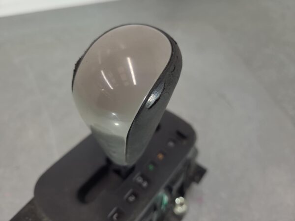 TOYOTA HILUX 2005-2013 GEAR STICK/SHIFTER GEAR SHIFTER, AUTO T/M, 4WD, DIESEL, 3 - Image 2