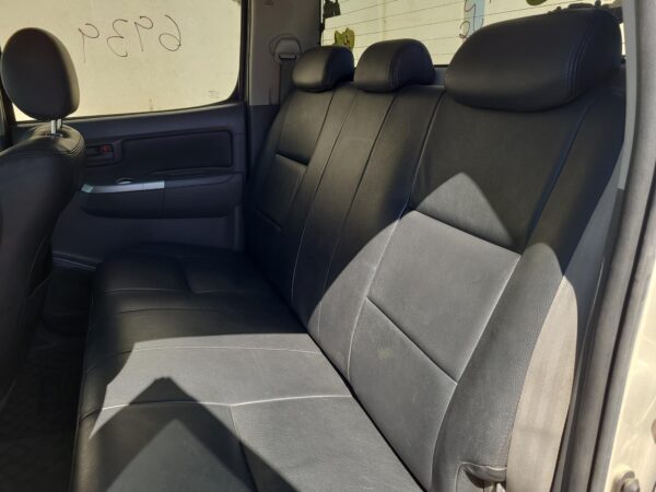 TOYOTA HILUX 2011-2015 - Image 26