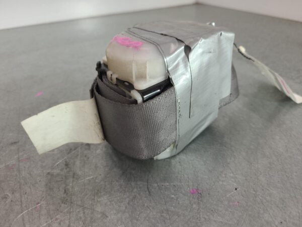 TOYOTA HILUX 2011-2015 SEAT BELT LH REAR, SEAT BELT ONLY, DUAL CAB, DARK GREY, 0 - Image 2