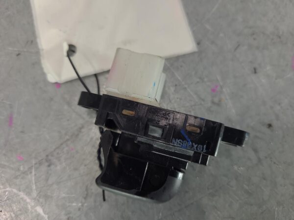 NISSAN NAVARA 2015-2024 POWER WINDOW SWITCH NP300, RH REAR, 04/15- - Image 2