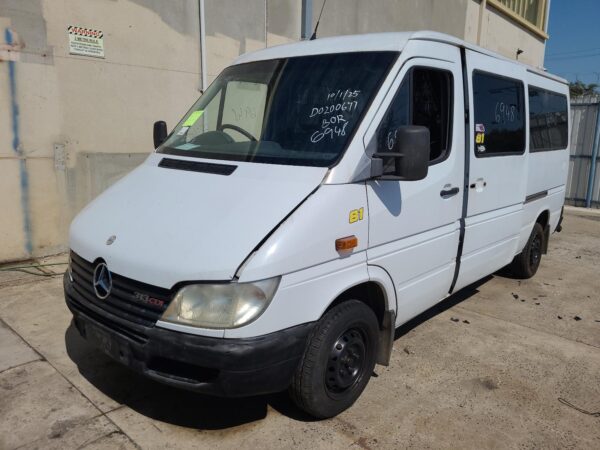 MERCEDES SPRINTER 2000-2006 LEFT FRONT DOOR VAN, 05/00-10/06 - Image 18