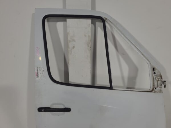 MERCEDES SPRINTER 2000-2006 RIGHT FRONT DOOR VAN, 05/00-10/06 - Image 2