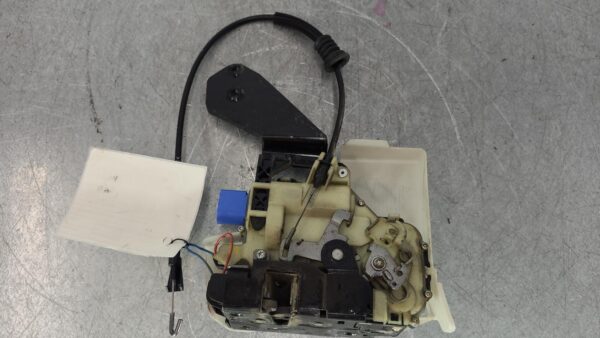 VOLKSWAGEN TRANSPORTER 2004-2015 LOCK MECHANISM RIGHT FRONT DOOR LOCK, T5, 08/04 - Image 4