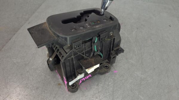 TOYOTA HILUX 2005-2013 GEAR STICK/SHIFTER GEAR SHIFTER, AUTO T/M, 4WD, DIESEL, 3 - Image 3