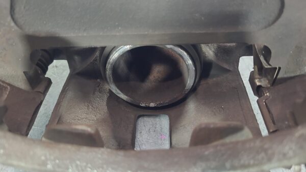 MITSUBISHI TRITON 2006-2015 CALIPER LH FRONT, ML-MN, 2WD/4WD, SINGLE PISTON TYPE - Image 8