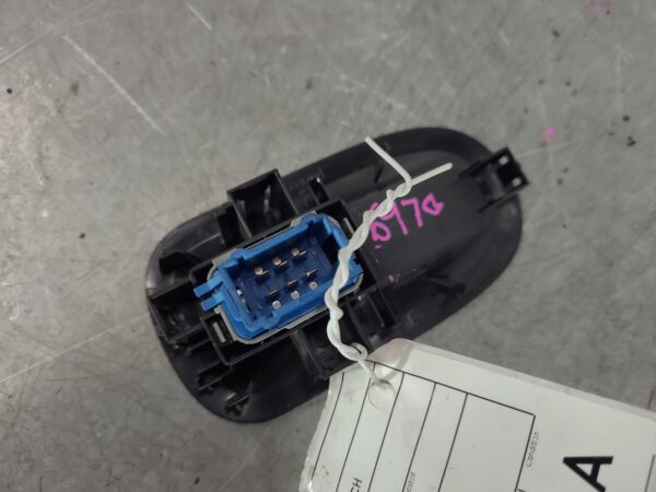 RENAULT MASTER 2011-2024 POWER WINDOW SWITCH LH FRONT, X62, 09/11- - Image 2